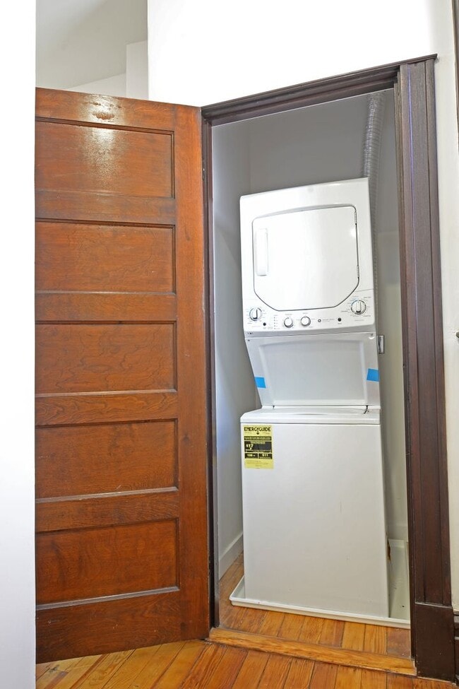 Building Photo - 3449 Iowa Ave