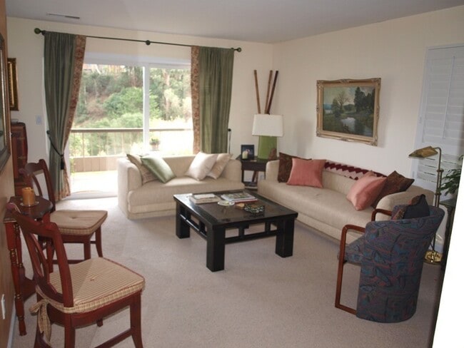 Building Photo - Newly Updated Condo with In-Unit Laundry and View