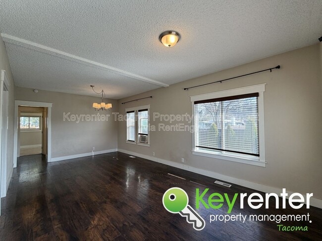 Building Photo - 2601 S 53rd St