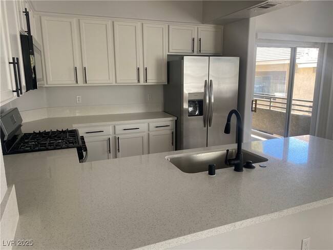 Building Photo - 9901 Trailwood Dr