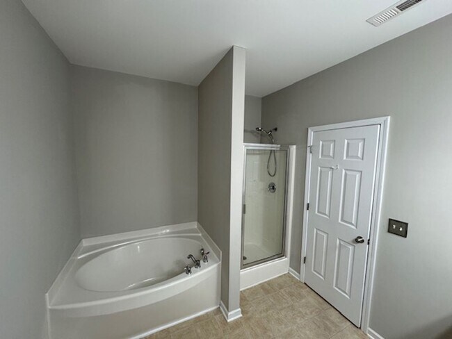 Building Photo - Beautiful 2-Story Townhome in Renaissance Park – Minutes from Downtown Raleigh!