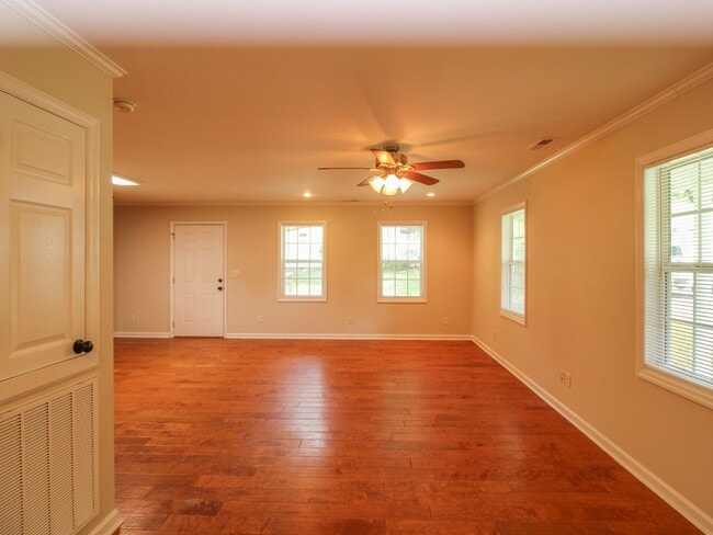 Building Photo - Convenient 2 bed 1 bath home in Athens City located near Athens State University and downtown Ath...