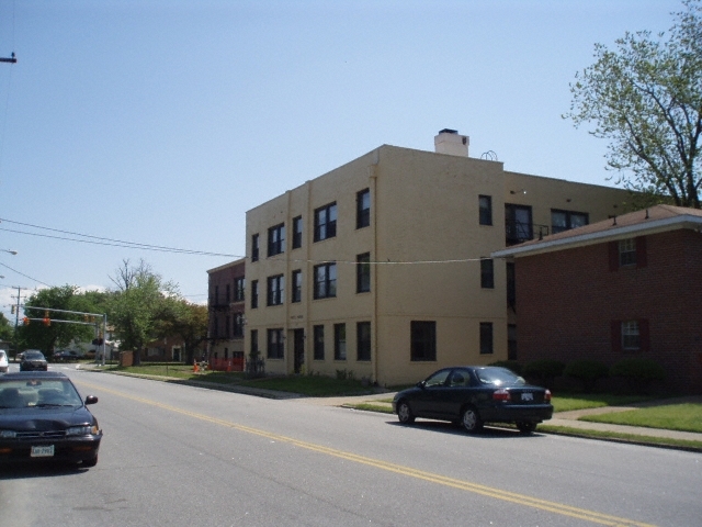 Building Photo - Maple Manor Apartments