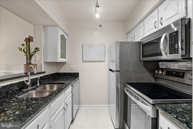 Building Photo - 3311 Wyndham Cir