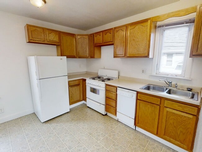 Interior Photo - 113-115 N 22nd Ave W