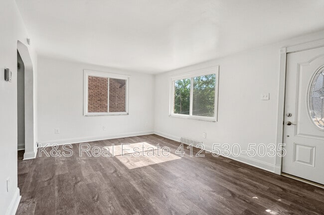 Building Photo - 1344 Fallowfield Ave