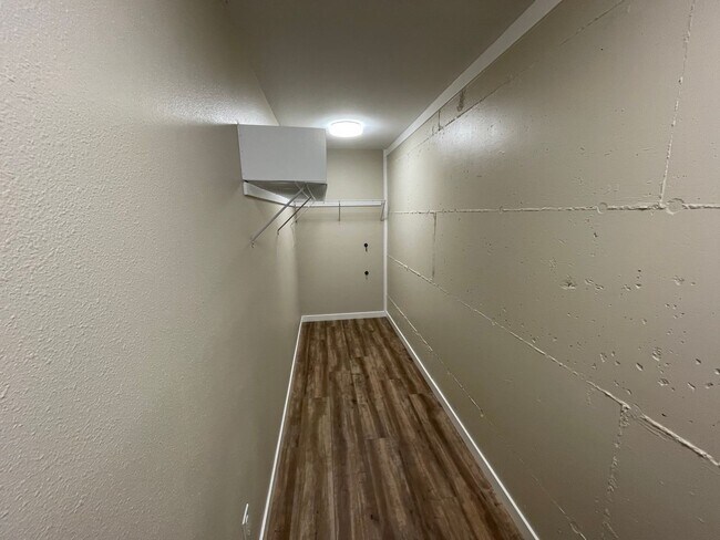 Building Photo - 4210 Blue Heron Ct