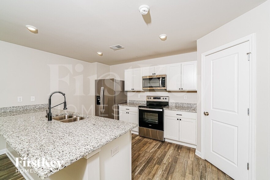 Building Photo - 40 Stevens Cv Dr