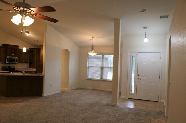 Building Photo - 8202 Pamplona St