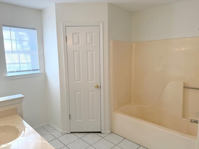 Building Photo - 4450 Cedar Creek Cove