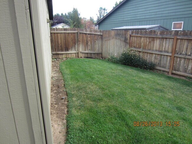 Building Photo - **1/2 OFF 1st Month!!** Great SW Bend Home Close To The Old Mill!