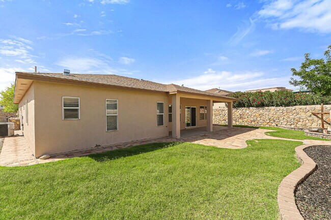 Building Photo - "Spacious 4-Bed Oasis with Granite Touches...