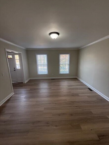 Building Photo - 4079 Village Dr