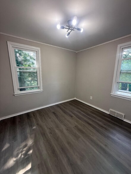 Building Photo - 8133 Midland Rd