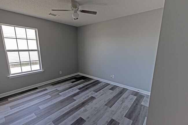 Building Photo - 364 McDonald Dr
