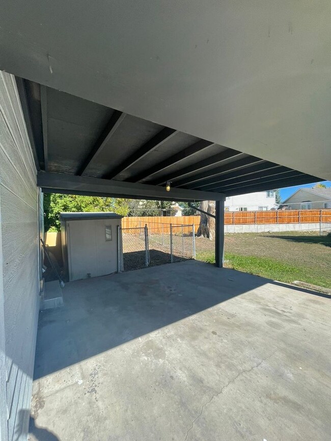 Building Photo - 255 Otis Ct
