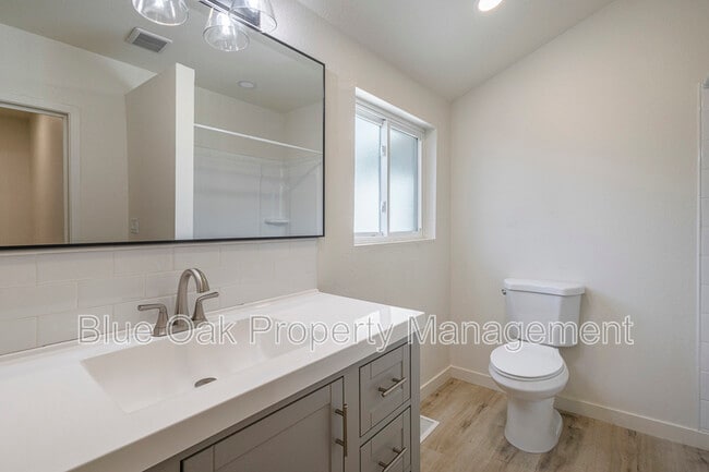 Building Photo - 1702 Laburnum Ave