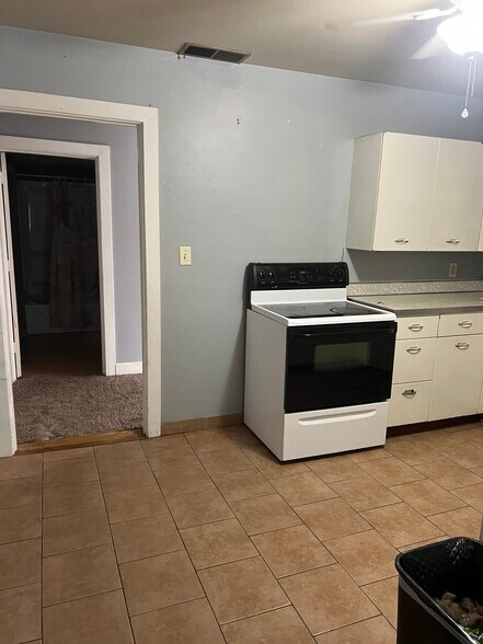 Building Photo - 300 S Washington St