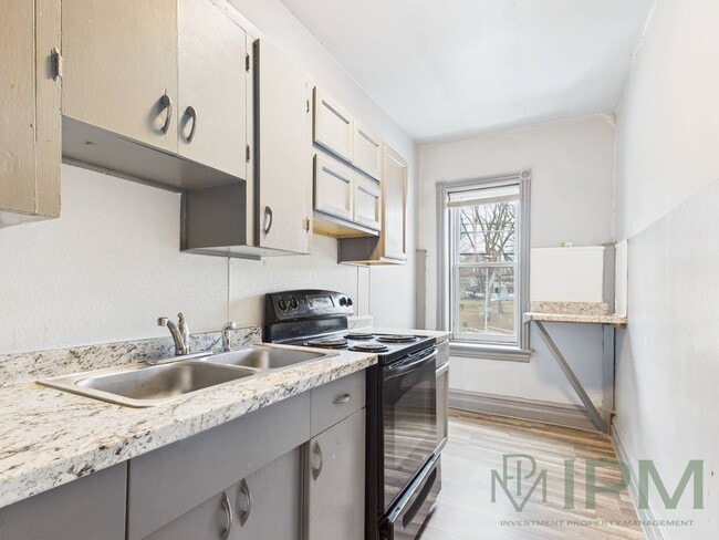 Building Photo - 734 Lehman St