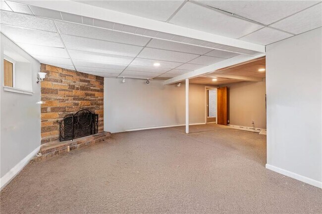 Building Photo - 132 Ruggles Ave
