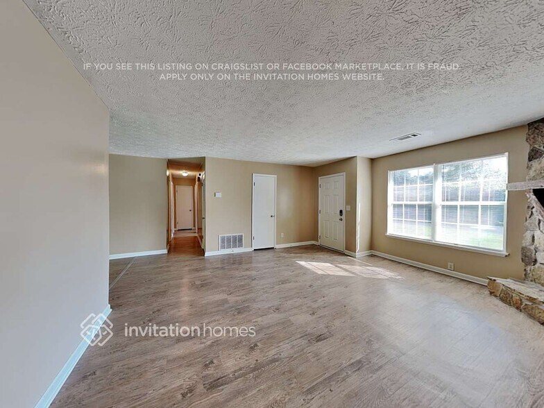 Building Photo - 2463 Mistletoe Ln SW
