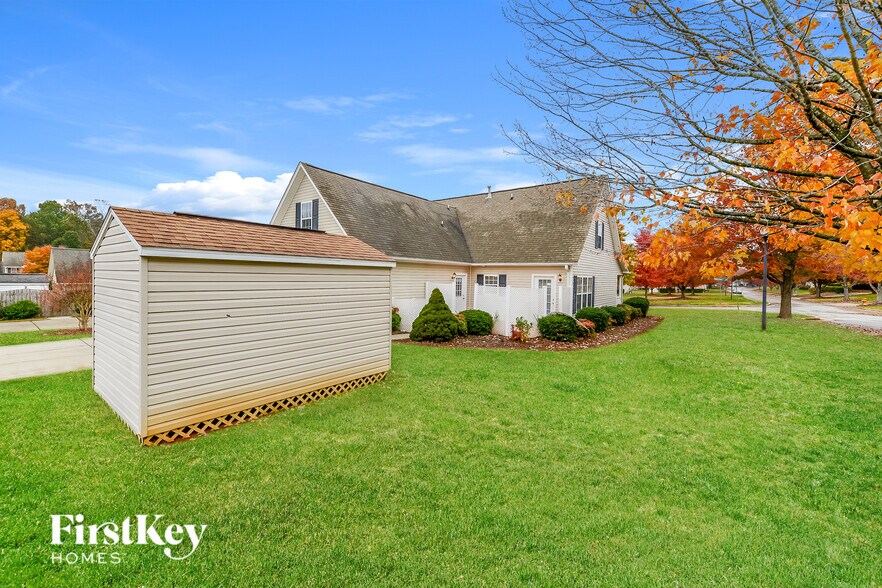 Building Photo - 5819 Willowdale Dr