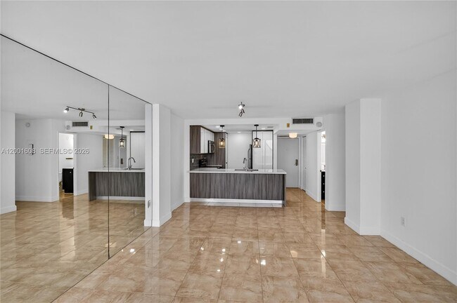 Building Photo - 600 NE 36th St