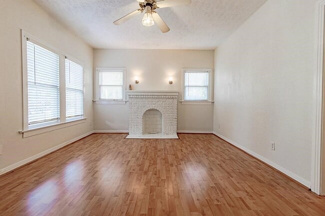 Building Photo - 837 Peddie St