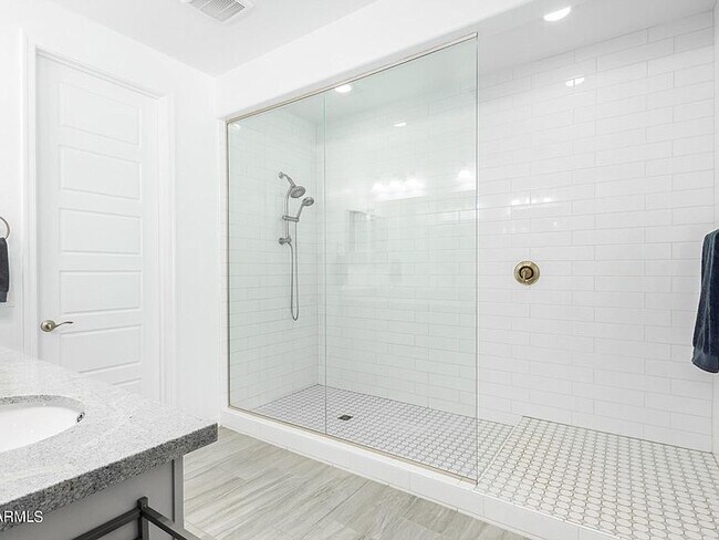 Master walk-in shower - 14579 W Dahlia Dr