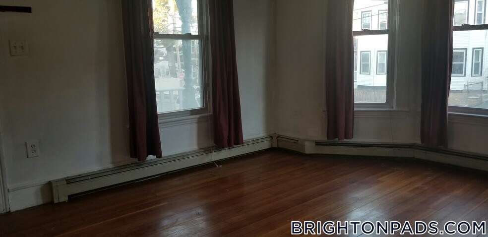 Building Photo - 66 Murdock St