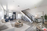 Building Photo - 6700 Balboa Blvd