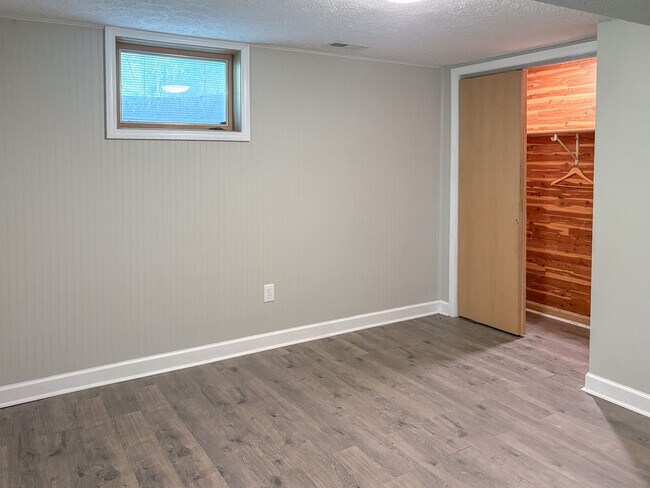 Building Photo - Single Family Residence