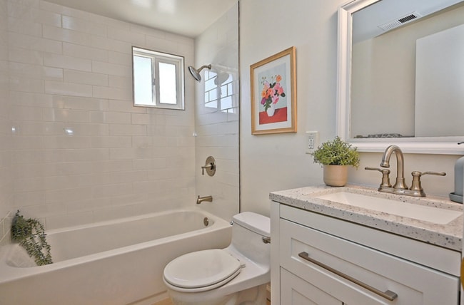 Building Photo - 4 Bed Castro Valley Home For Rent