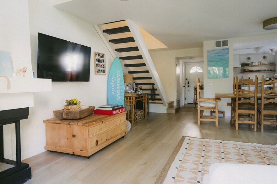 Building Photo - 5716 Skyview Way