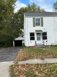 Building Photo - Euclid 2 Bedroom