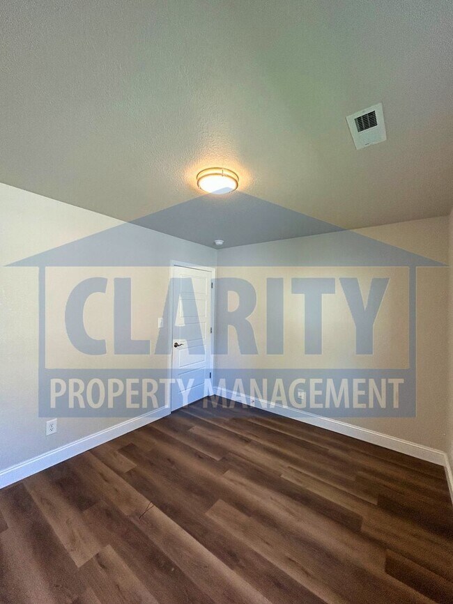 Building Photo - Single level, 3 bedroom home!