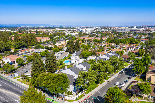 Aerial Photo - Lakewood Court Apartments