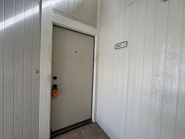 Building Photo - Newly Remodeled Studio in Sparks! Availabl...