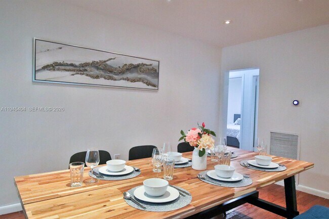 Building Photo - 14325 NE 8th Ave