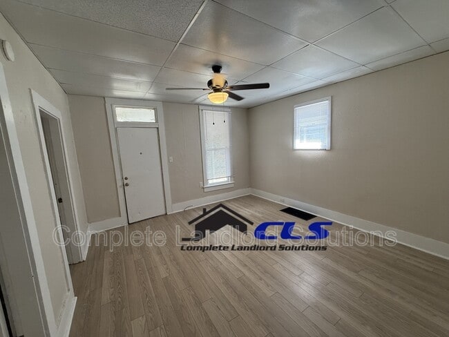 Primary Photo - 2132 Blaine Ave