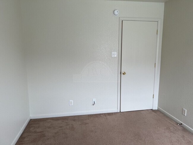 Building Photo - 2104 Schorn Dr