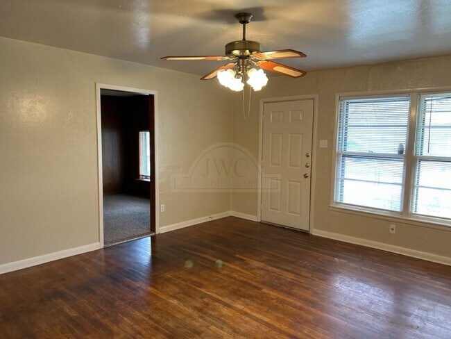 Building Photo - 408 Allen St