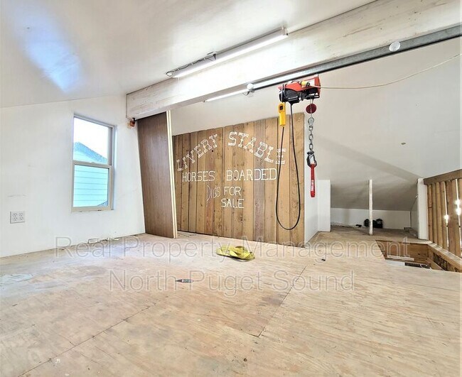 Building Photo - 7914 44th Ave W