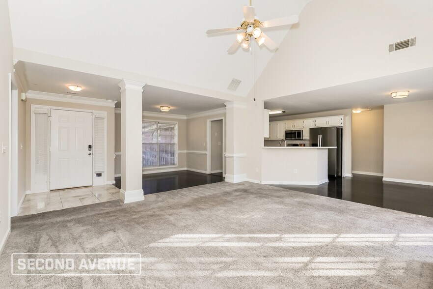 Building Photo - 1008 Maria Dr