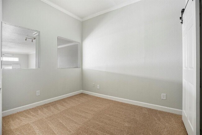 Building Photo - 7820 Seawall Blvd