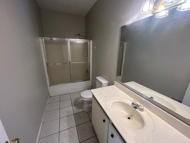 Building Photo - 10-A Willow Lane