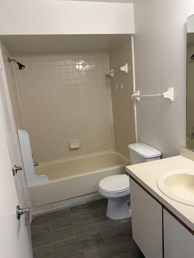 Building Photo - 135 Knotts Ln