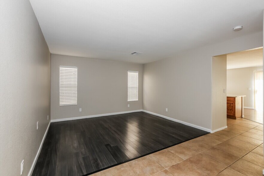 Building Photo - 5005 Glittering Star Ct