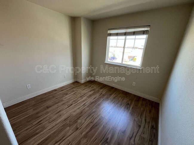 Building Photo - 1522 Peony Dr