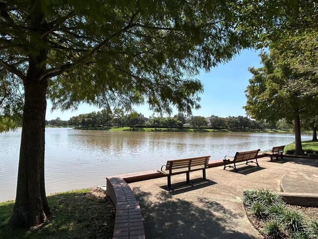 Building Photo - Double Lake Drive, Missouri City, TX 77459 - 4 BR 2.5 BA single-family home